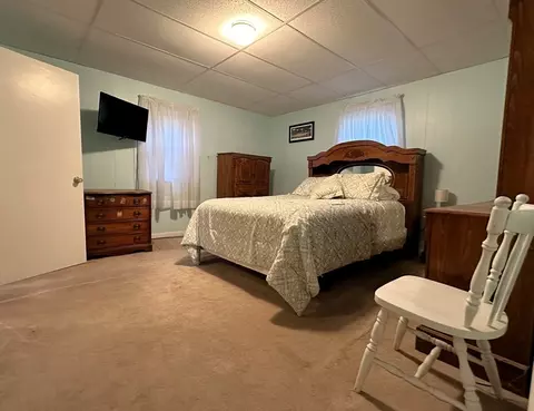 Bedroom - 8 Gilbert Ct, Gloucester, MA 01930 photo 1 of 5