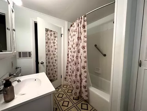 Bath - 8 Gilbert Ct, Gloucester, MA 01930 photo 2 of 3