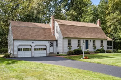 8 Ohlson Cir, Medway, MA 02053