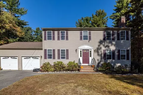 2 Round Table Ln, Taunton, MA 02780
