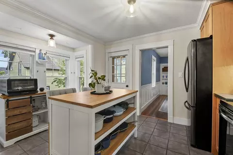 Entry Way - 43 Acton St, Maynard, MA 01754 photo 1 of 2