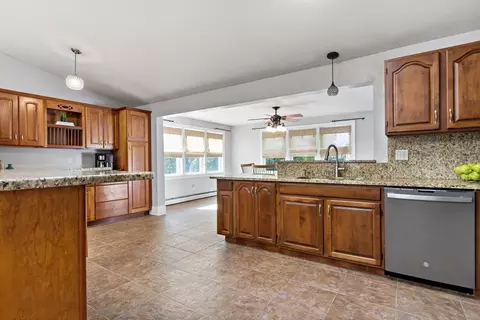 15 Bishop Ave, Seekonk, MA 02771