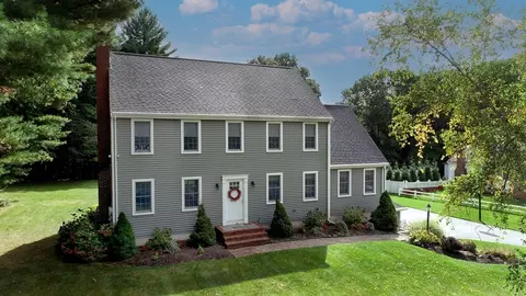 70 Ledgewood Dr, Bridgewater, MA 02324