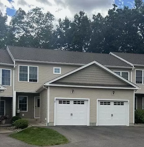 3 Maple View Ln #D, Agawam, MA 01001