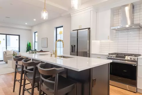 148 Falcon St #2, Boston, MA 02128