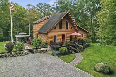302 Wallum Lake Rd, Douglas, MA 01516