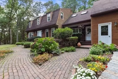 26 Winter St, Natick, MA 01760