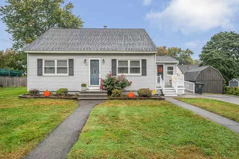 41 Long Pond Dr, Dracut, MA 01826