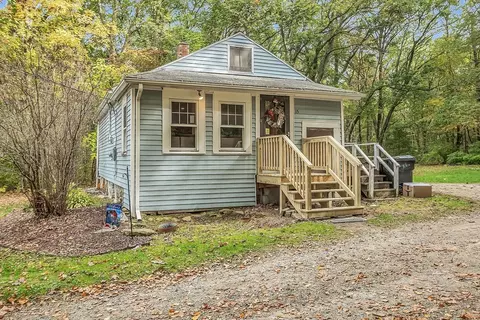 15 Eddy St, Auburn, MA 01501