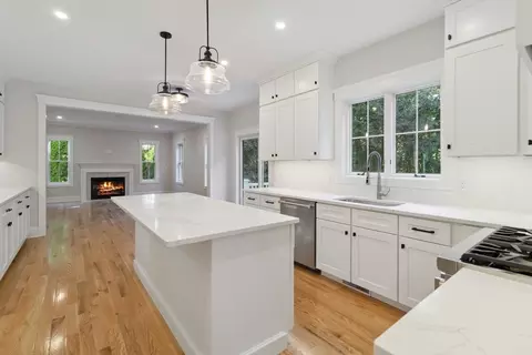 19 E Main St, Southborough, MA 01772