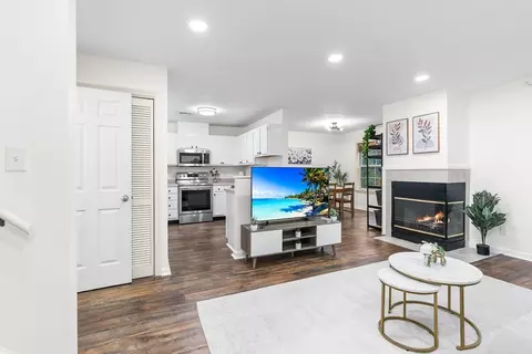 Living - 508 Gazebo Cir #508, Reading, MA 01867 photo 1 of 3