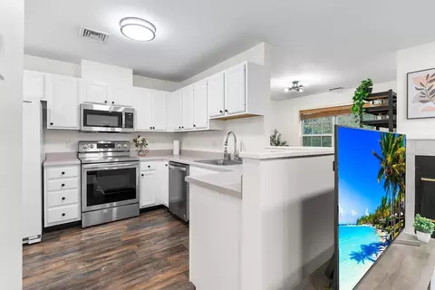 Kitchen - 508 Gazebo Cir #508, Reading, MA 01867 photo 1 of 2