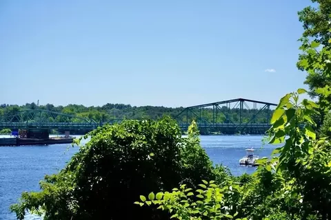 2 River Rd, Merrimac, MA 01860