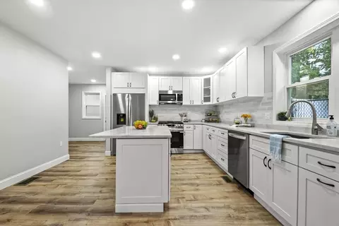 24 Warnock St, Lowell, MA 01852 photo 4