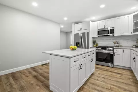 24 Warnock St, Lowell, MA 01852 photo 5