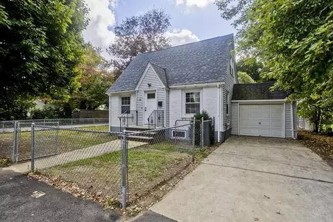 28 Clive St, Worcester, MA 01603