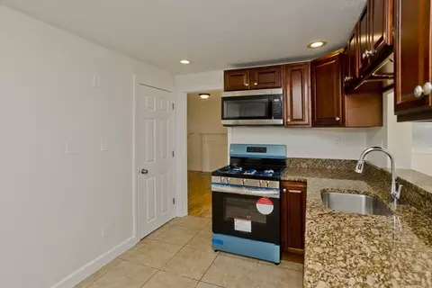 28 Clive St, Worcester, MA 01603 photo 9