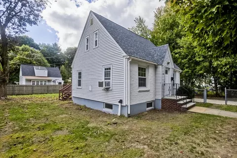 28 Clive St, Worcester, MA 01603 photo 3