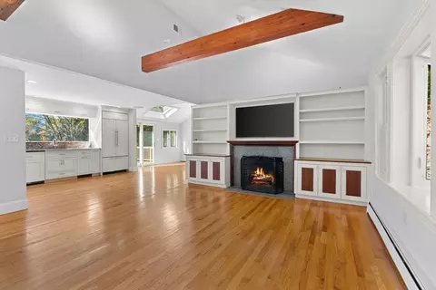 327 S Great Rd, Lincoln, MA 01773