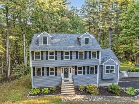 35 Moore St, Chelmsford, MA 01824