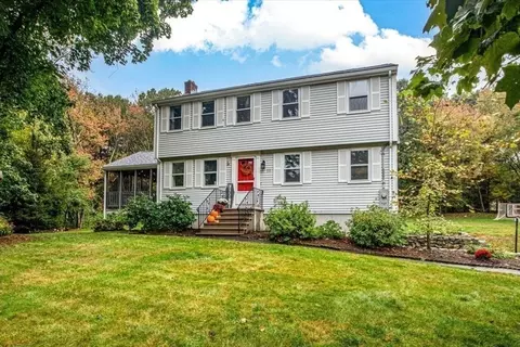 11 Spruce Rd, Medway, MA 02053