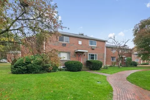 51 Bishop Dr #51, Framingham, MA 01702