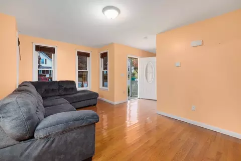 Living - 359 Knight St, Woonsocket, RI 02895 photo 3 of 5