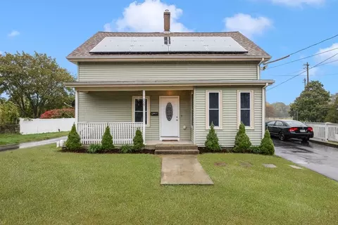 Exterior - 359 Knight St, Woonsocket, RI 02895 photo 3 of 4