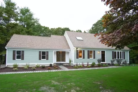 16 Yardarm Dr, Mashpee, MA 02649