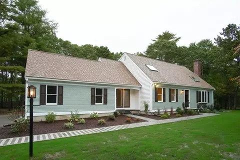16 Yardarm Dr, Mashpee, MA 02649 photo 2