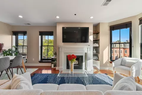 14 Clarendon St #402, Boston, MA 02116