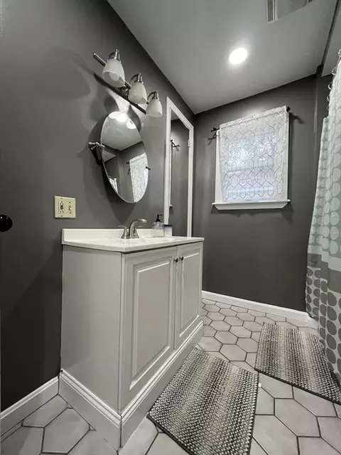 Bath - 155 Warner Ave, Worcester, MA 01604 photo 3 of 4
