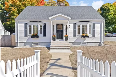 77 Pearl St, Woburn, MA 01801