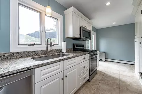 128 Ferry St, Easthampton, MA 01027 photo 7