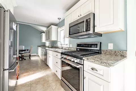 128 Ferry St, Easthampton, MA 01027 photo 6