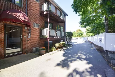 3 Richardson St #F2, Wakefield, MA 01880