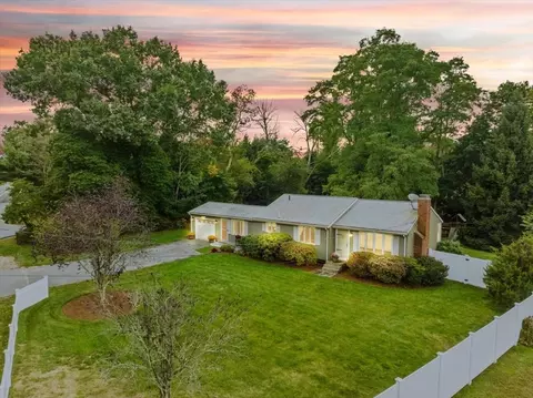 382 Bedford St, Lakeville, MA 02347