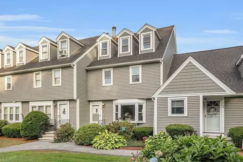 37 Merrimack Meadows Ln #37, Tewksbury, MA 01876