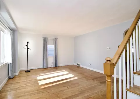 18 Barton St, Springfield, MA 01104 photo 4