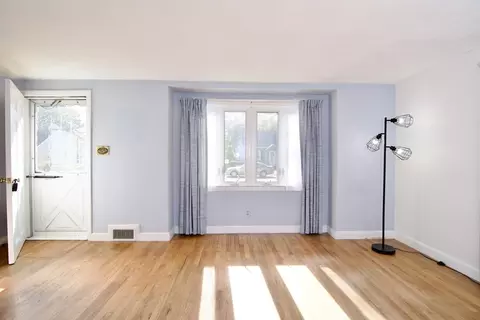 18 Barton St, Springfield, MA 01104 photo 6