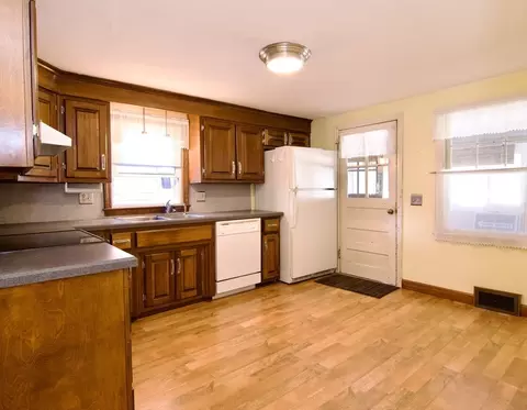 18 Barton St, Springfield, MA 01104 photo 10