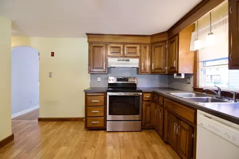 18 Barton St, Springfield, MA 01104 photo 14