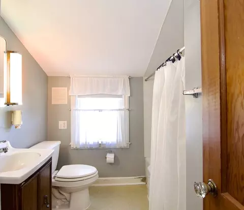 18 Barton St, Springfield, MA 01104 photo 32