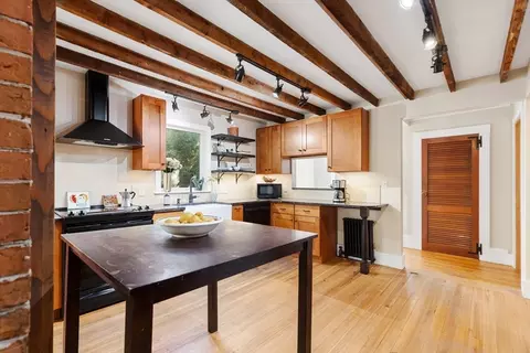 34 Chestnut St, Danvers, MA 01923 photo 3