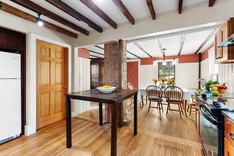34 Chestnut St, Danvers, MA 01923 photo 4