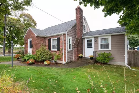 14 Elm St, Stoneham, MA 02180