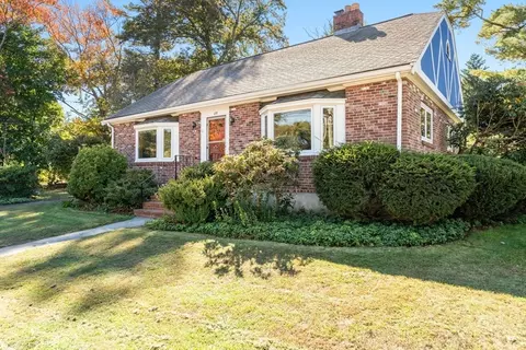 277 High Plain St, Walpole, MA 02081