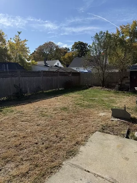 158 Davis St, Springfield, MA 01104 photo 16