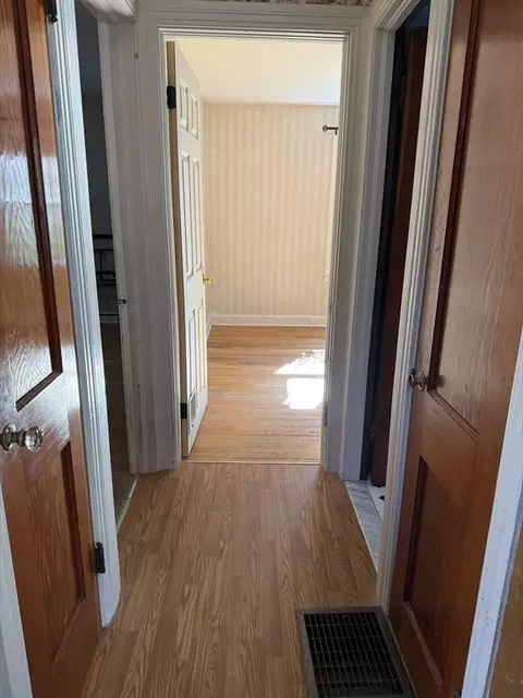 158 Davis St, Springfield, MA 01104 photo 17