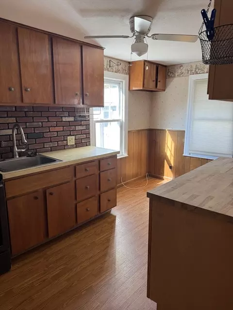 158 Davis St, Springfield, MA 01104 photo 3